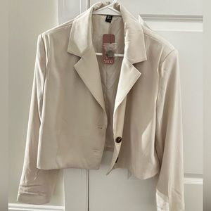 Cropped cream blazer